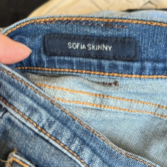 LuckyBrand Sophia Skinny jeans. Soft and stretchy. Size 14/32 - Picture 3 of 4